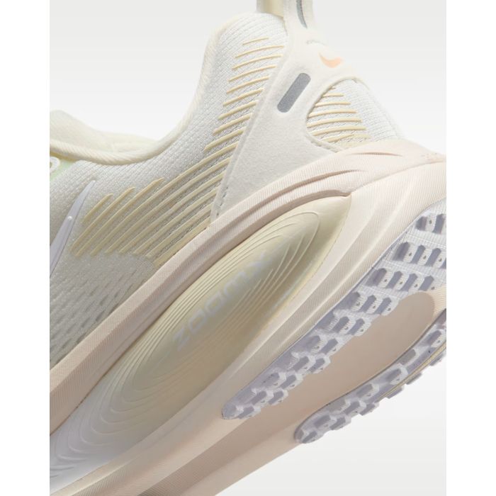 Nike W VOMERO 18 ESS, ženske patike za trčanje, bijela